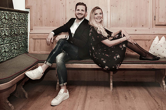 Die Gastgeber Franz-Josef und Katharina Perauer des Zillertalerhof Alpine Hideaway in Mayrhofen/Zillertal wurden von Gault&Millau soeben erst als Hoteliers des Jahres 2021 ausgezeichnet  (Foto: Ute Niedermayr_ZILLERTALERHOF Alpine Hideaway)